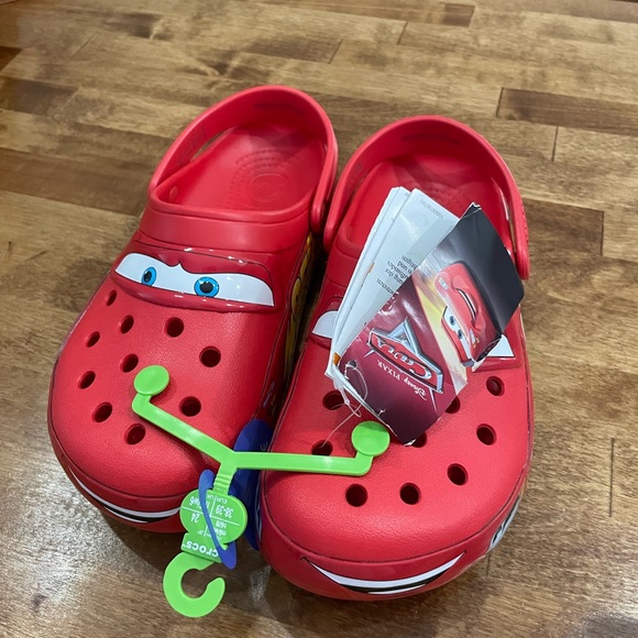 Crocs Classic Clogs Disney Pixar Cars Lightning McQueen NWT Limited Edition 6/8 - Picture 3 of 5